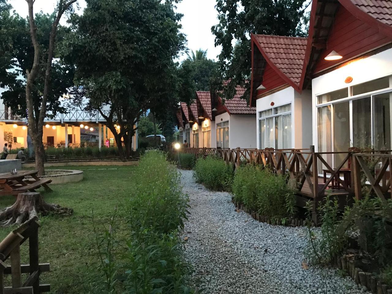 Jungle Paradise Vangvieng - Bungalows Vang Vieng Extérieur photo